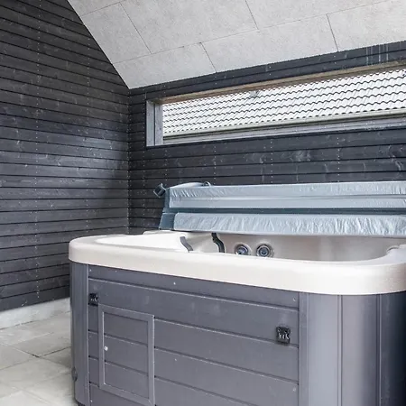 4 Bedroom Amazing In Romo Semesterbostad